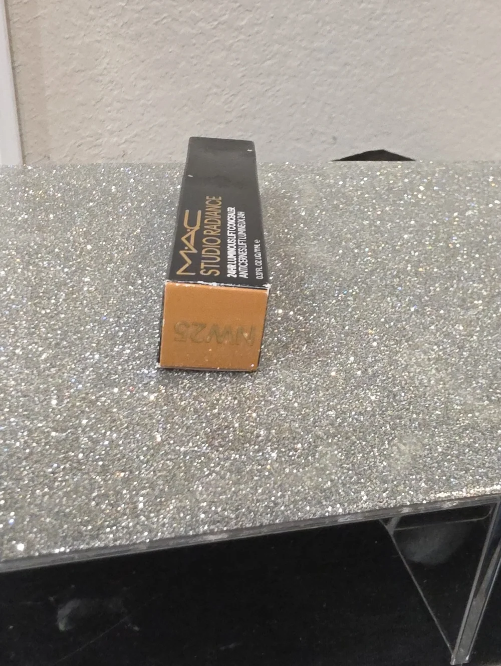 MAC Cosmetics Studio Radiance 24-HR Luminous Lift Concealer